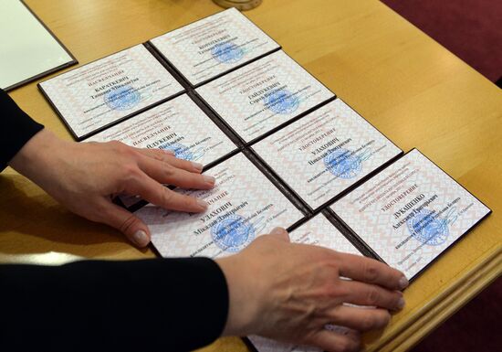 Belarusian presidential candidates receive IDs