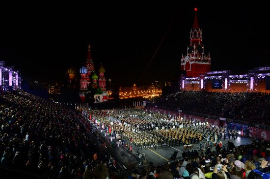 Closing ceremony of 2015 International Military Music Festival 'Spasskaya Tower'