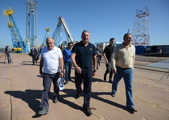 Dmitry Rogozin inspects technical and launch facilities at the Vostochny Space Launch Center