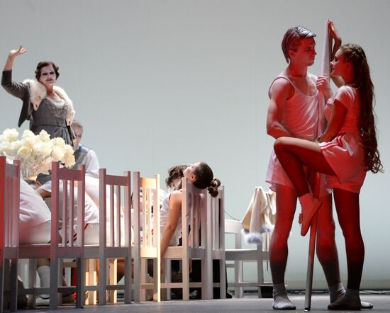 Final rehearsal of play "Suicide" at Yermolova Theater