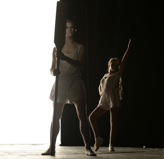 Final rehearsal of play "Suicide" at Yermolova Theater