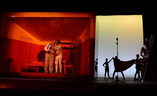 Final rehearsal of play "Suicide" at Yermolova Theater