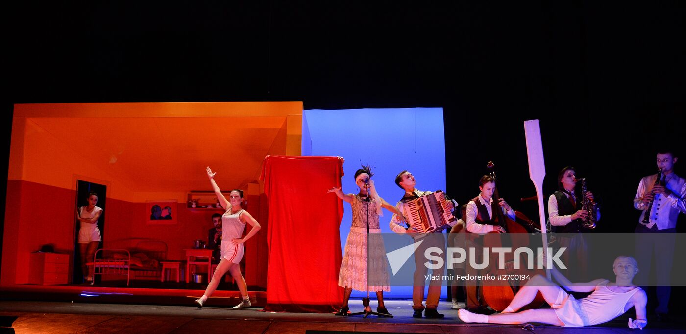 Final rehearsal of play "Suicide" at Yermolova Theater