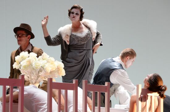 Final rehearsal of play "Suicide" at Yermolova Theater