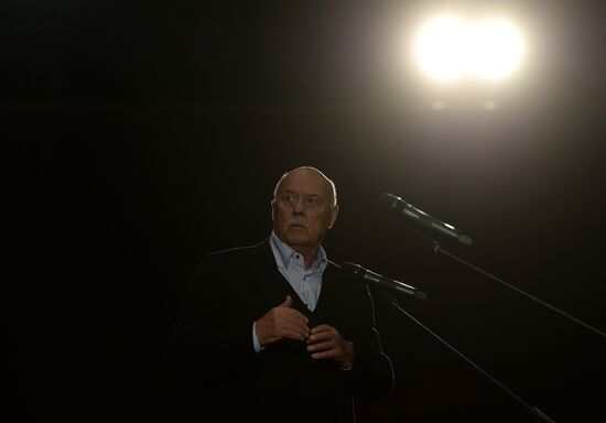 First run of Stanislav Govorukhin's film "The End of a Great Era"