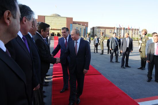 President Vladimir Putin visits Tajikistan to take part in CSTO summit