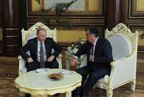 President Vladimir Putin visits Tajikistan to take part in CSTO summit