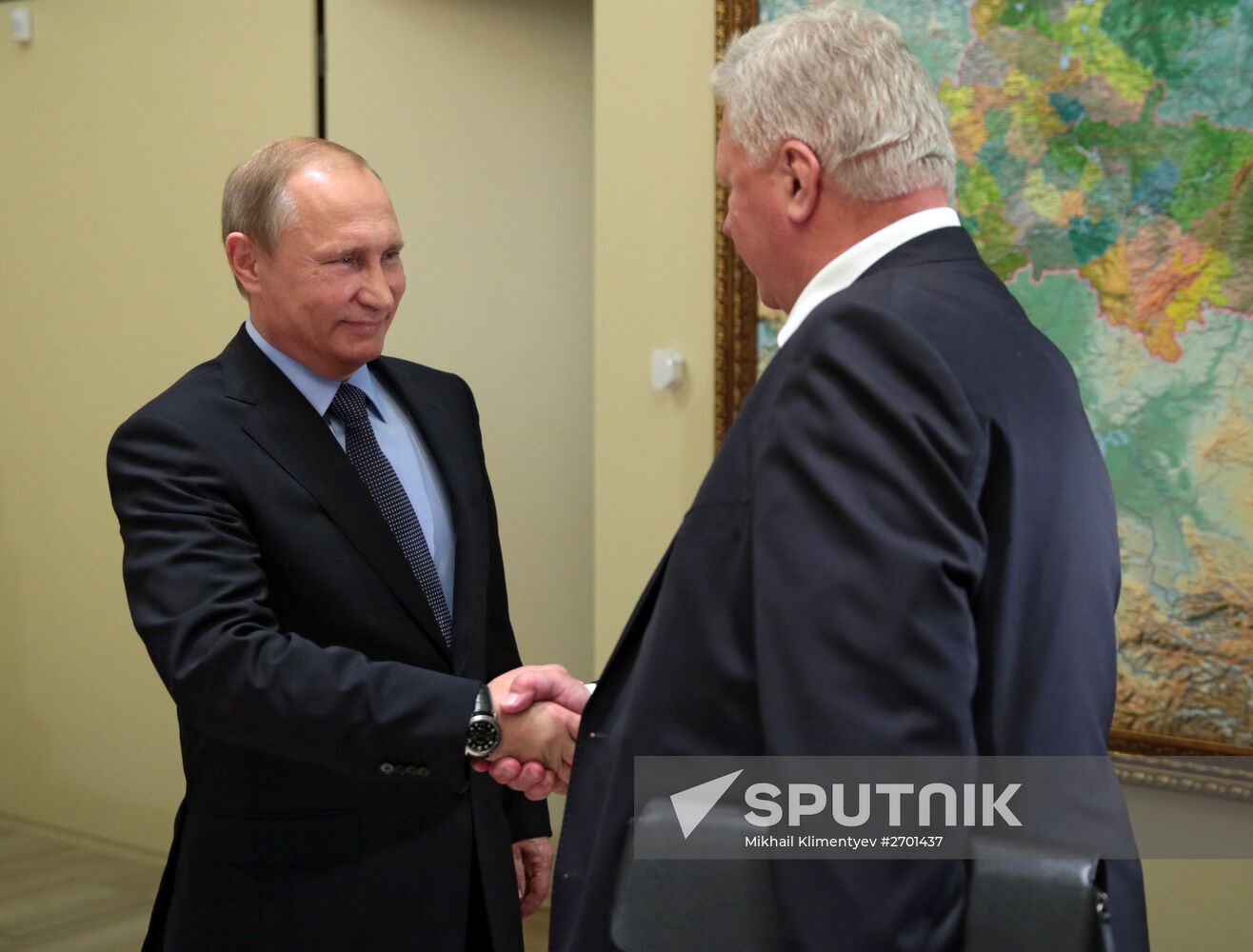 President Vladimir Putin meets with Mikhail Shmakov, Chairman of the Federation of Independent Unions