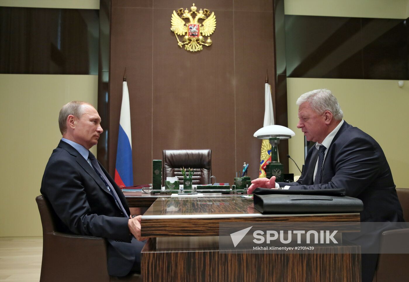 President Vladimir Putin meets with Mikhail Shmakov, Chairman of the Federation of Independent Unions