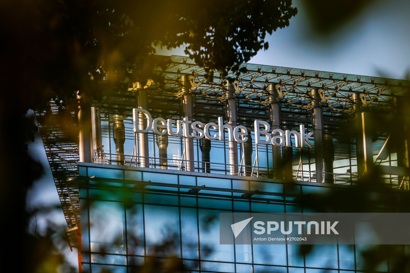 Deutsche Bank wraps up corporate banking services in Russia
