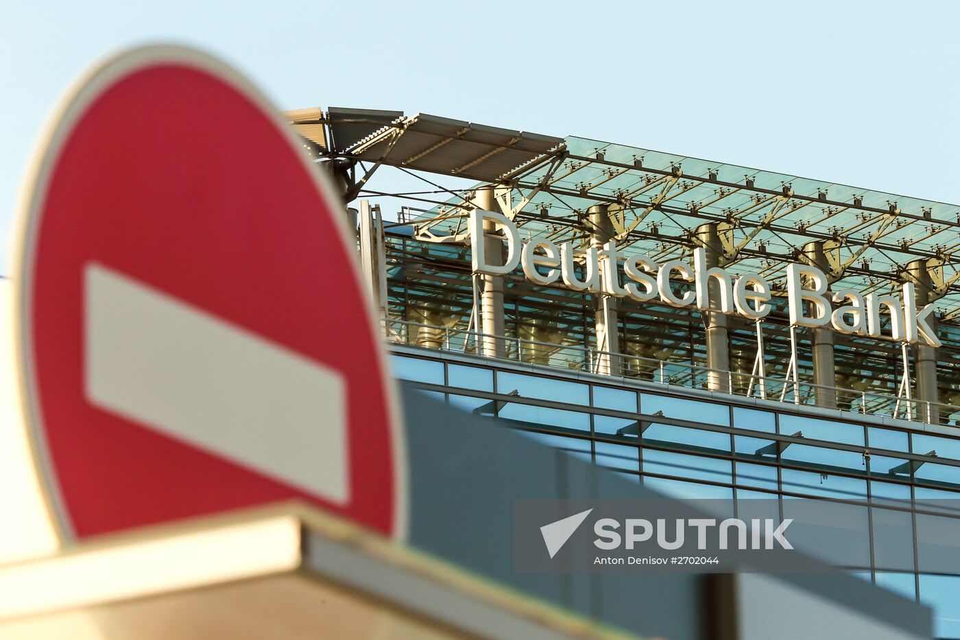 Deutsche Bank wraps up corporate banking services in Russia