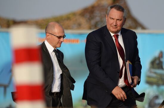 Russian Defense Minister Shoigu arrives at Donguz base for Tsentr-2015 drill