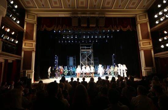 Donetsk Music Drama Theater's Moscow Tour