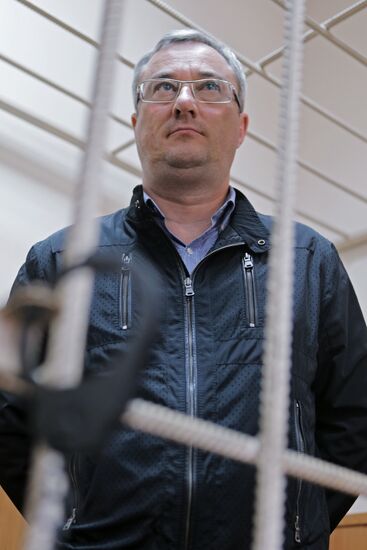 Reviewal of application by investigators on arrest of Komi Republic Head Vyacheslav Gayzer