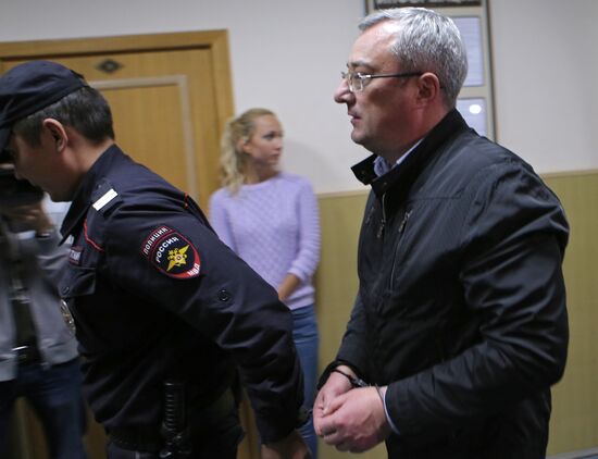 Court hears investigators' motion seeking to arrest Komi Republic Governor Vyacheslav Gaizer