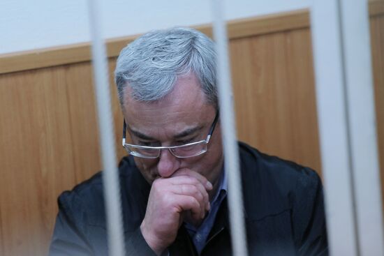 Court hears investigators' motion seeking to arrest Komi Republic Governor Vyacheslav Gaizer