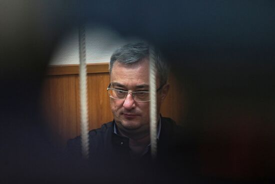Court hears investigators' motion seeking to arrest Komi Republic Governor Vyacheslav Gaizer