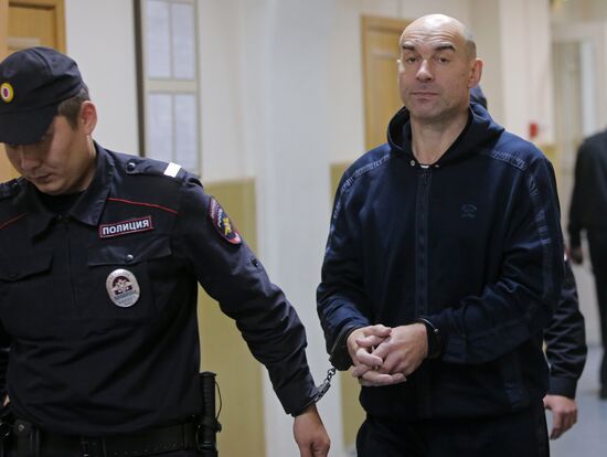 Court hears investigators' motion seeking to arrest Komi Republic Governor Vyacheslav Gaizer