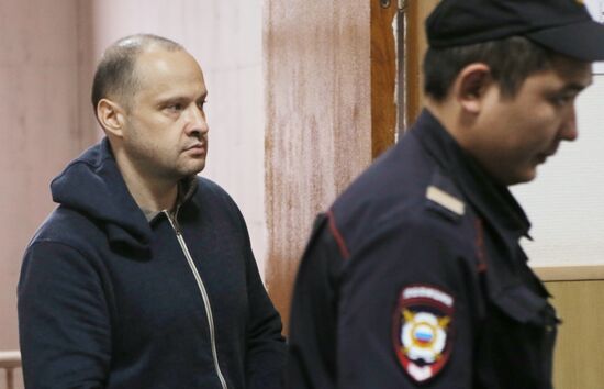 Court hears investigators' motion seeking to arrest Komi Republic Governor Vyacheslav Gaizer
