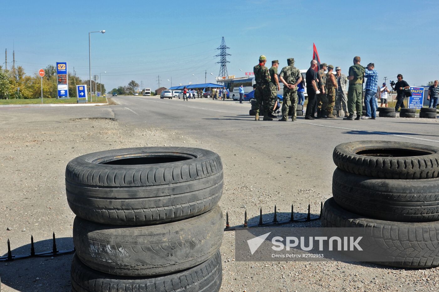 Activists block motorway near Chongar on border between Ukraine and Crimea