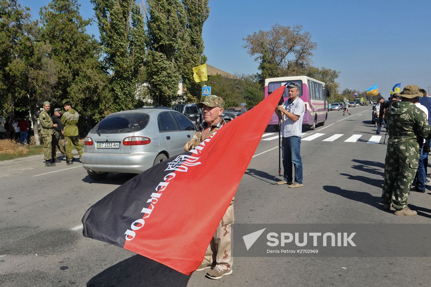 Activists block motorway near Chongar on border between Ukraine and Crimea