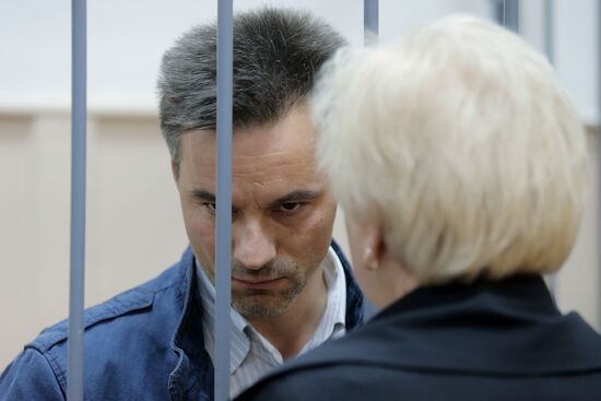 Court hears investigators' motion seeking to arrest Komi Republic Governor Vyacheslav Gaizer