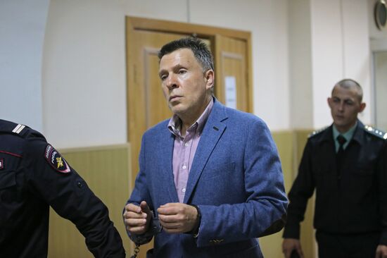 Court consiers investigators' petition to arrest Komi's head Vyacheslav Gaizer