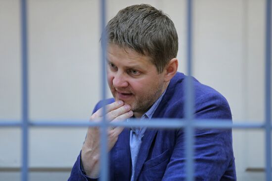 Court consiers investigators' petition to arrest Komi's head Vyacheslav Gaizer