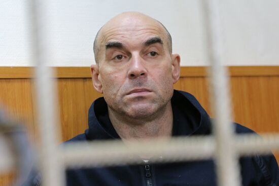 Court consiers investigators' petition to arrest Komi's head Vyacheslav Gaizer
