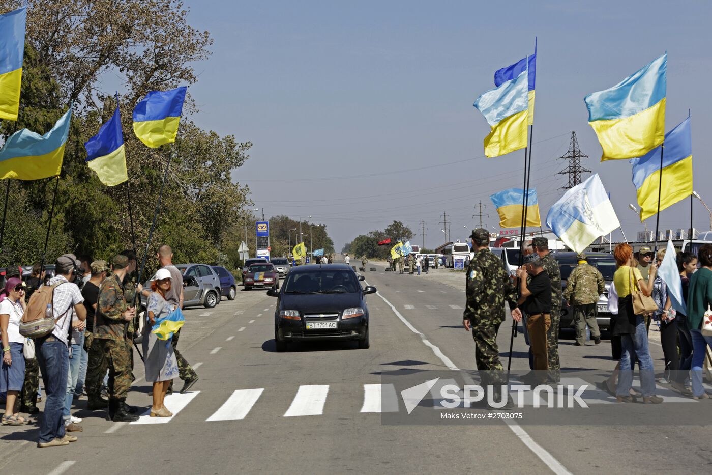 Activists block motorway near Chongar on border between Ukraine and Crimea