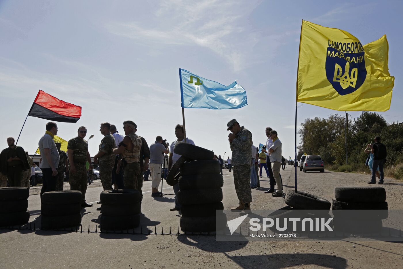 Activists block motorway near Chongar on border between Ukraine and Crimea