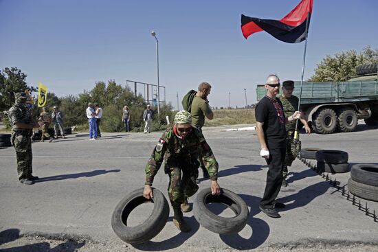 Activists block motorway near Chongar on border between Ukraine and Crimea