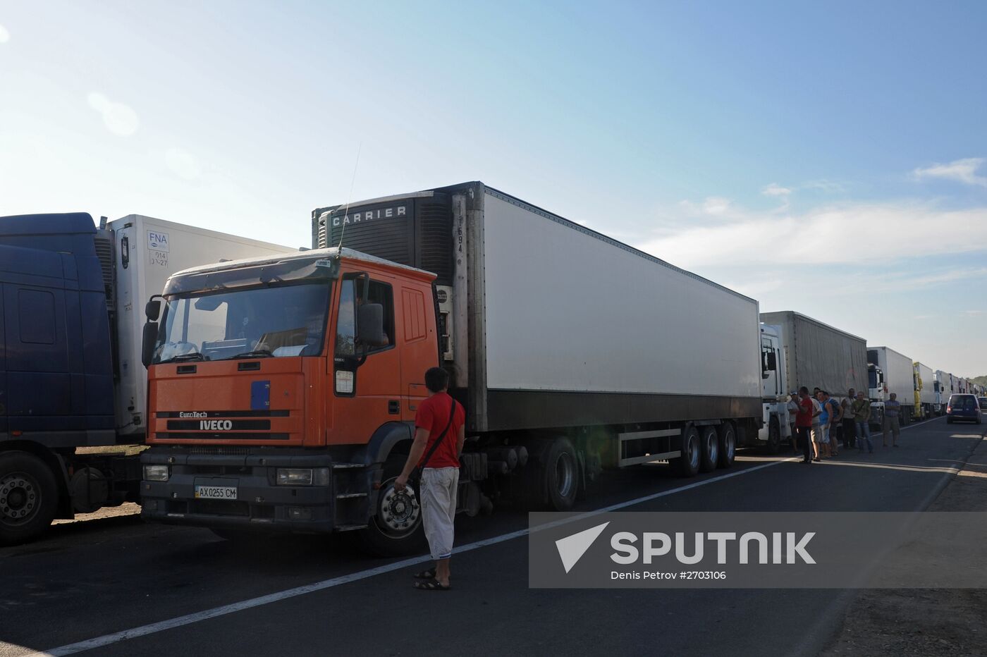 Activists block motorway near Chongar on border between Ukraine and Crimea