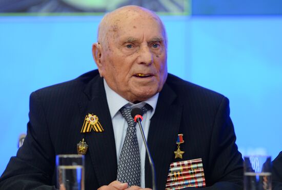News conference on first run of film "Dynamo athletes on battlefields"