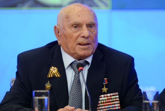 News conference on first run of film "Dynamo athletes on battlefields"