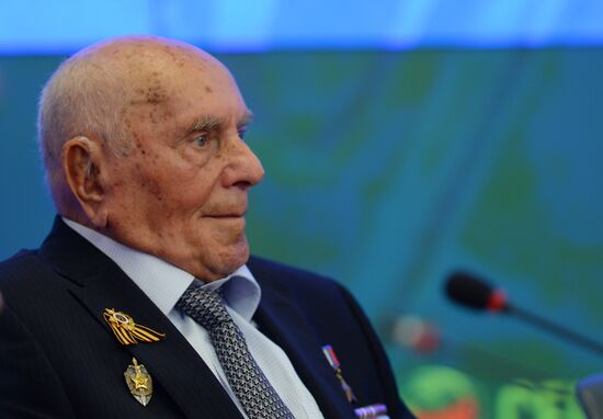 News conference on first run of film "Dynamo athletes on battlefields"