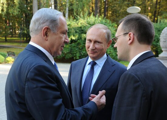 Russian President Vladimir Putin meets with Israeli Prime Minister Benjamin Netanyahu