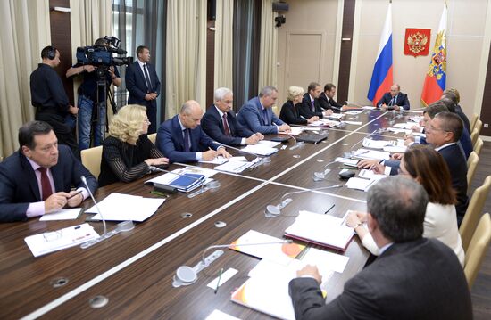 Russian President Vladimir Putin chairs meeting on budget adjustments for 2016
