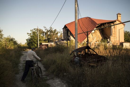 Vesyoloye village in Donetsk Region