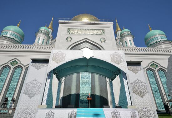President Vladimir Putin attends opening of renovated Moscow Congregational Mosque