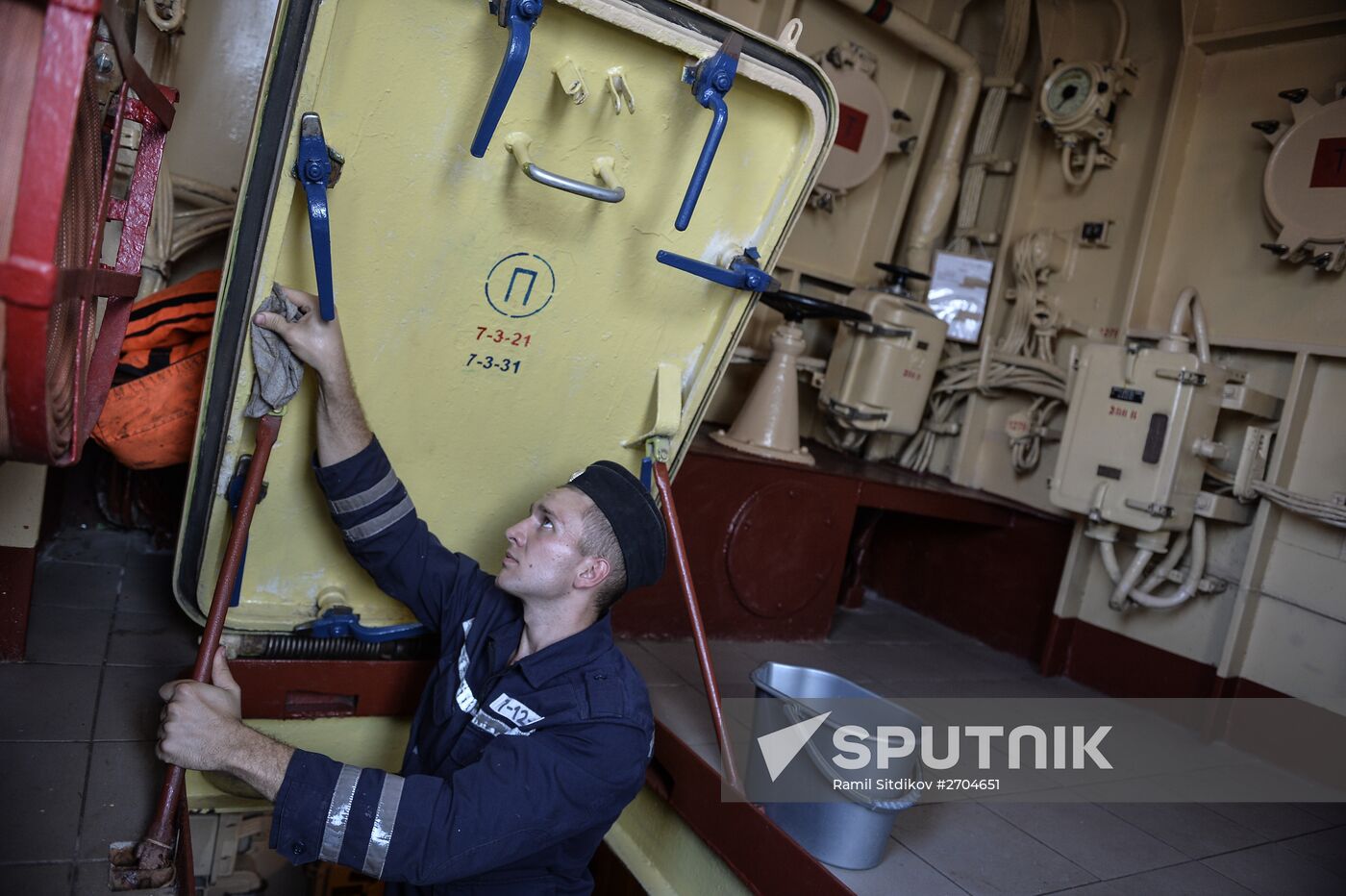 The escort ship Ladny prepares to sail to the Mediterreanean Sea