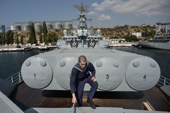 The escort ship Ladny prepares to sail to the Mediterreanean Sea