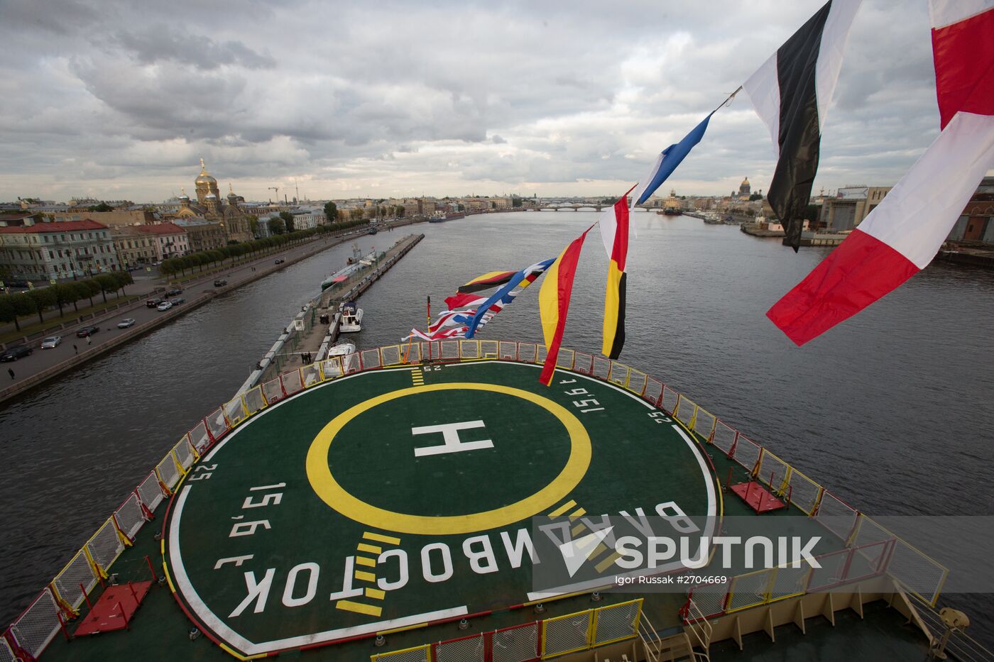 Hoisting the Russian state flag aboard the icebreaker Vladivostok