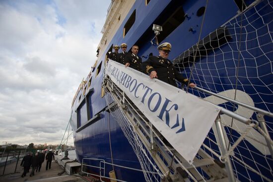 Hoisting the Russian state flag aboard the icebreaker Vladivostok