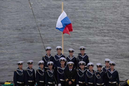 Hoisting the Russian state flag aboard the icebreaker Vladivostok