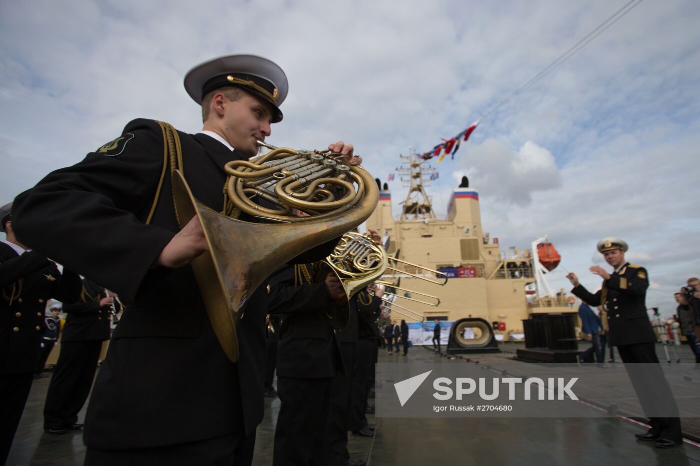 Hoisting the Russian state flag aboard the icebreaker Vladivostok