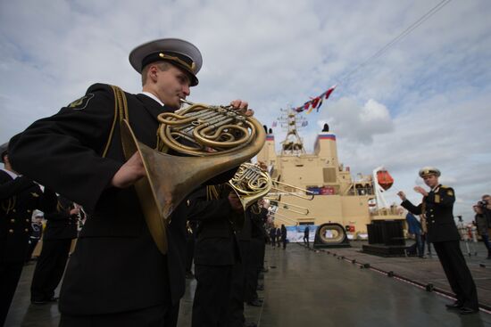 Hoisting the Russian state flag aboard the icebreaker Vladivostok