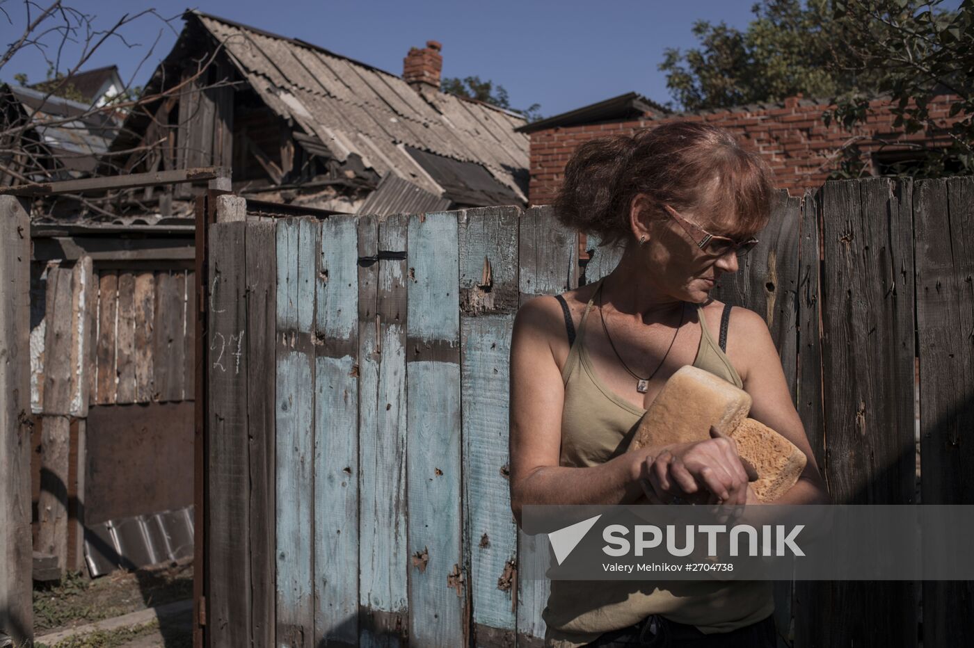 Last residents of Vesyoloye village in Donetsk Region