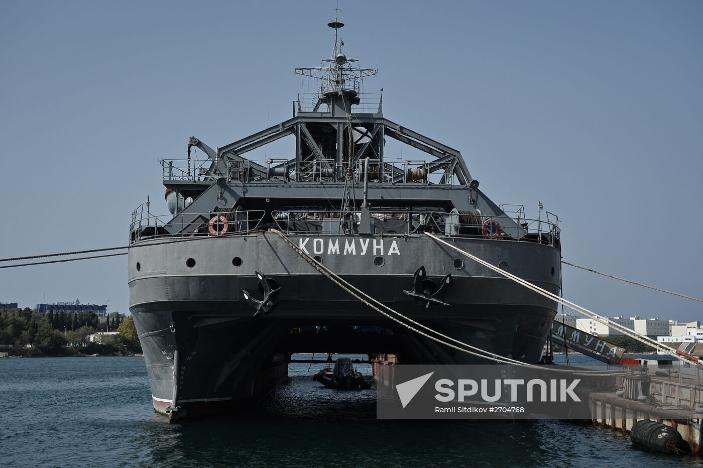 The Kommuna submarine salvage ship of the Russian Black Sea Fleet