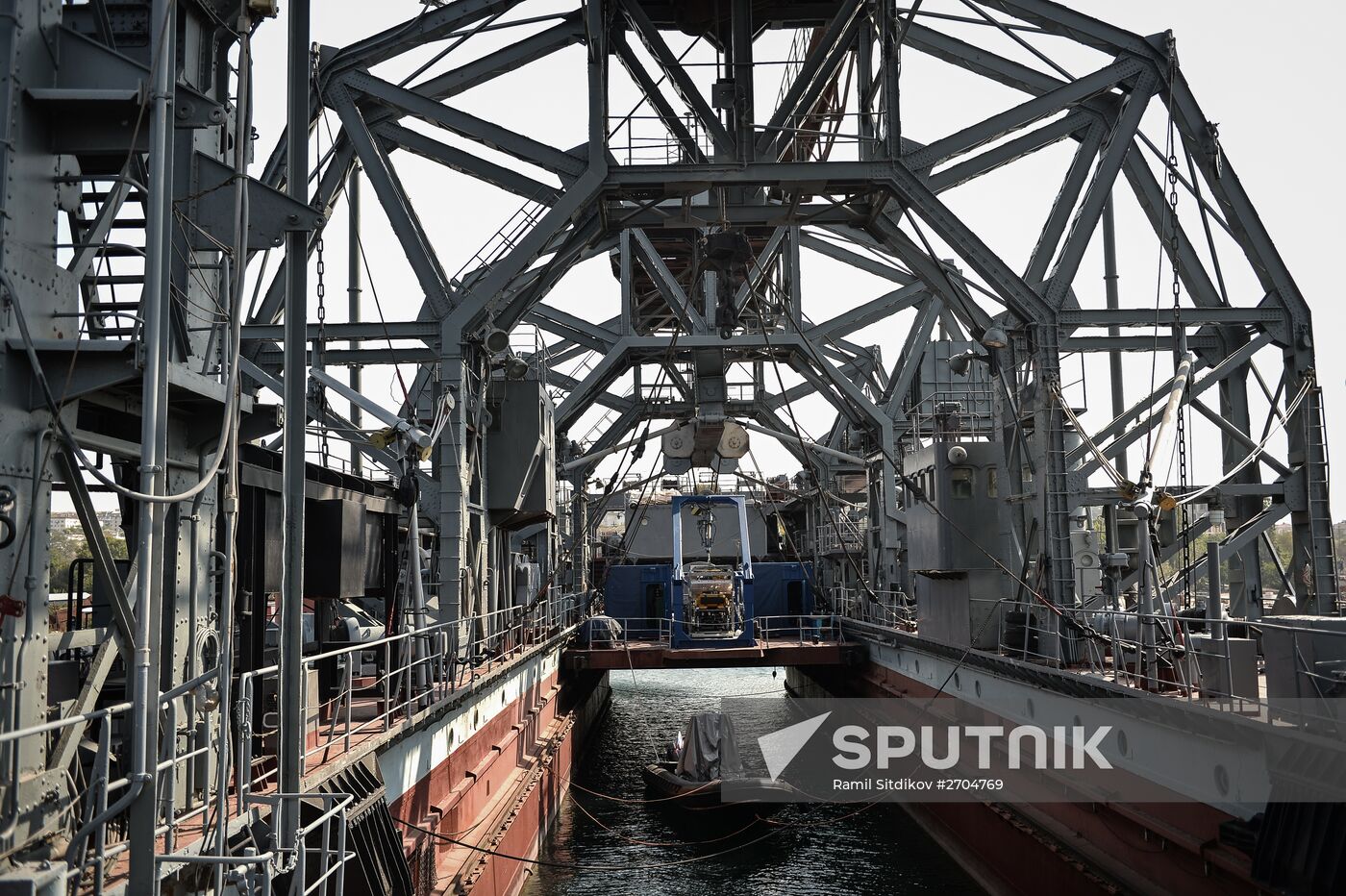 The Kommuna submarine salvage ship of the Russian Black Sea Fleet